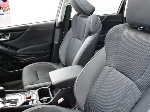 Used 2019 Subaru Forester Premium w/ All-Weather Package image 12