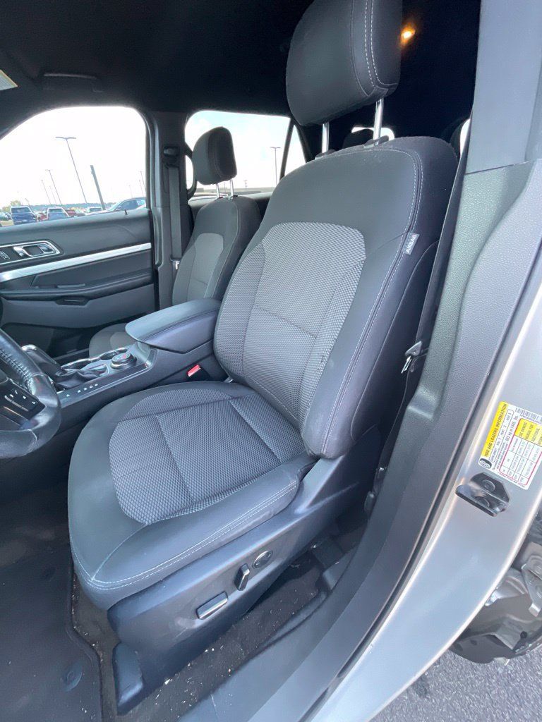 Used 2016 Ford Explorer XLT AWD/4WD image 9