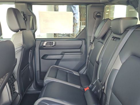 New 2025 Ford Bronco Outer Banks w/ Sasquatch Package AWD/4WD image 9