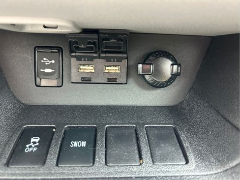 Used 2019 Toyota Highlander Plus FWD image 32