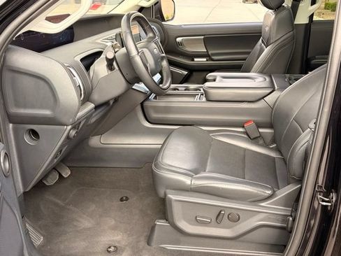 Used 2025 Ford Expedition Platinum AWD/4WD image 11