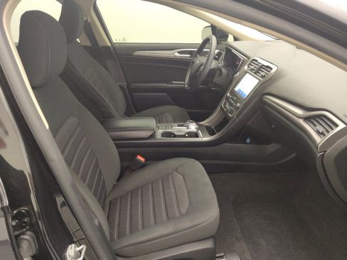 Used 2020 Ford Fusion SE image 21