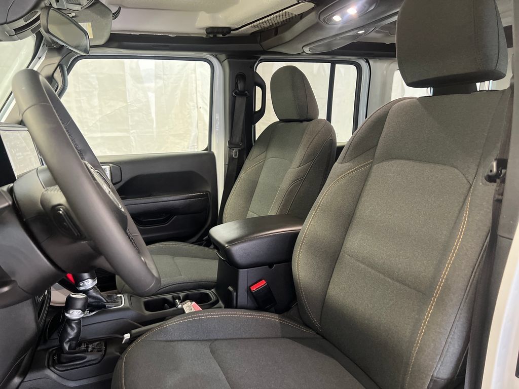 Used 2025 Jeep Wrangler Unlimited Sport AWD/4WD image 15
