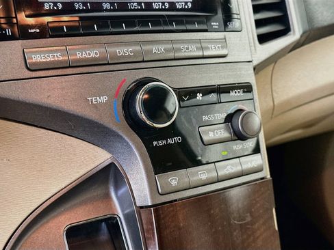 Used 2011 Toyota Venza w/ Leather Pkg FWD image 18
