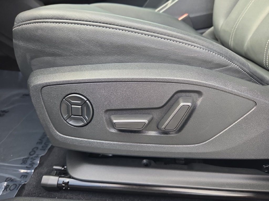 Used 2023 Audi Q4 e-tron Premium Plus RWD image 11