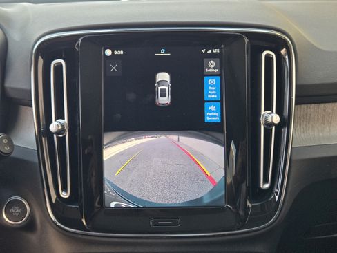 Certified 2023 Volvo XC40 B4 Plus w/ Protection Package Premier FWD image 16