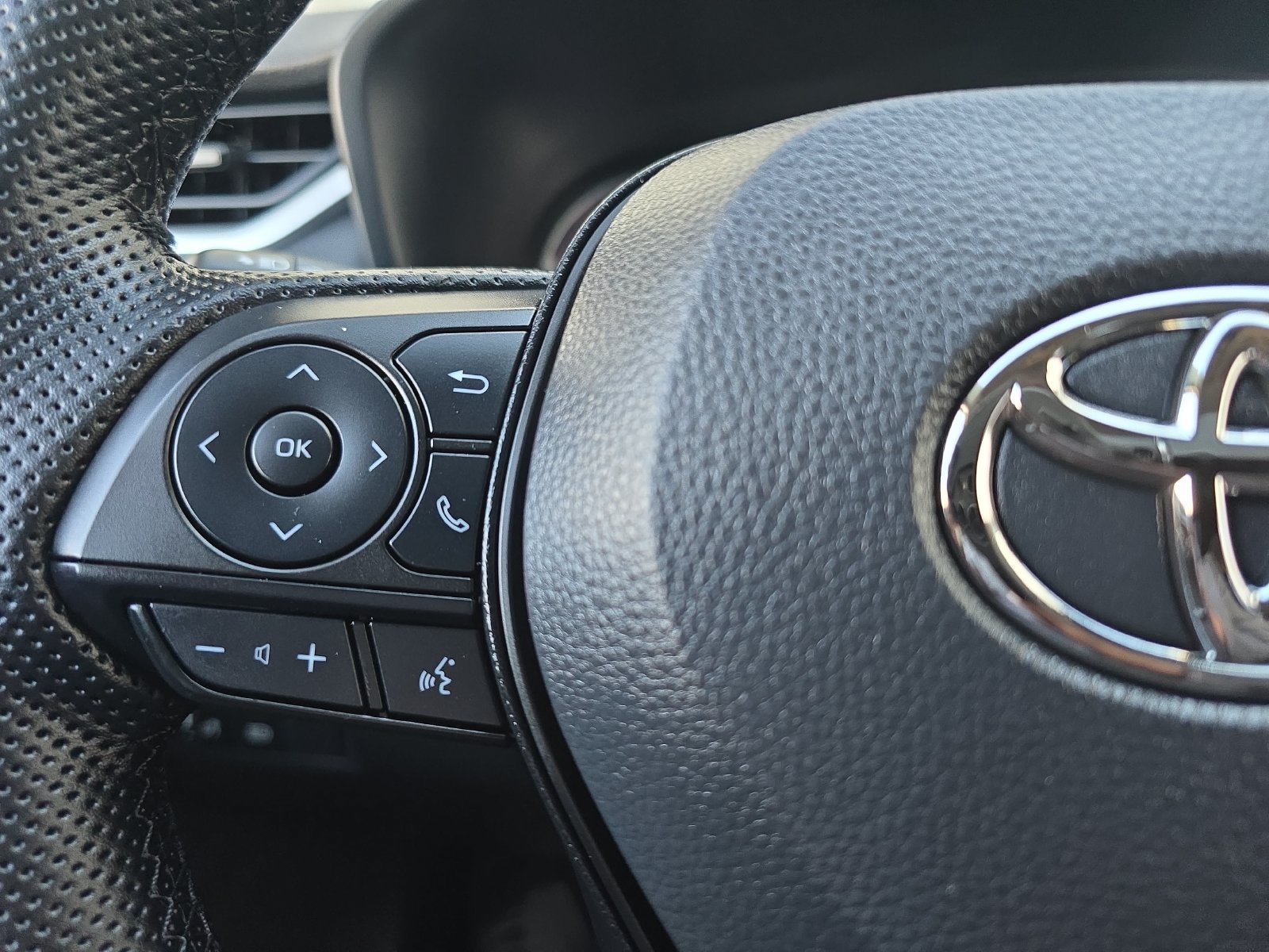 Used 2025 Toyota RAV4 XLE AWD/4WD image 19