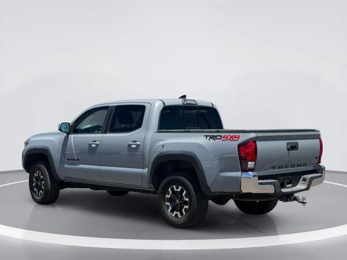 Used 2019 Toyota Tacoma TRD Off-Road AWD/4WD image 4