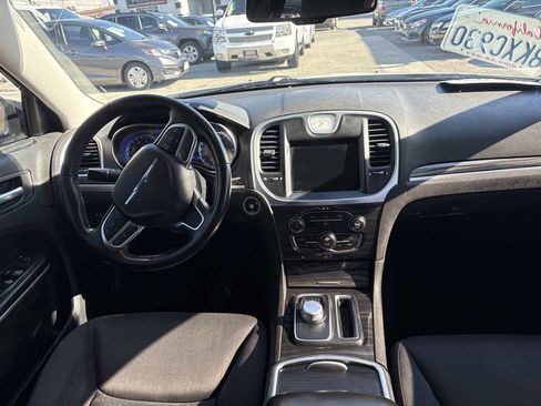 Used 2019 Chrysler 300 Touring image 15
