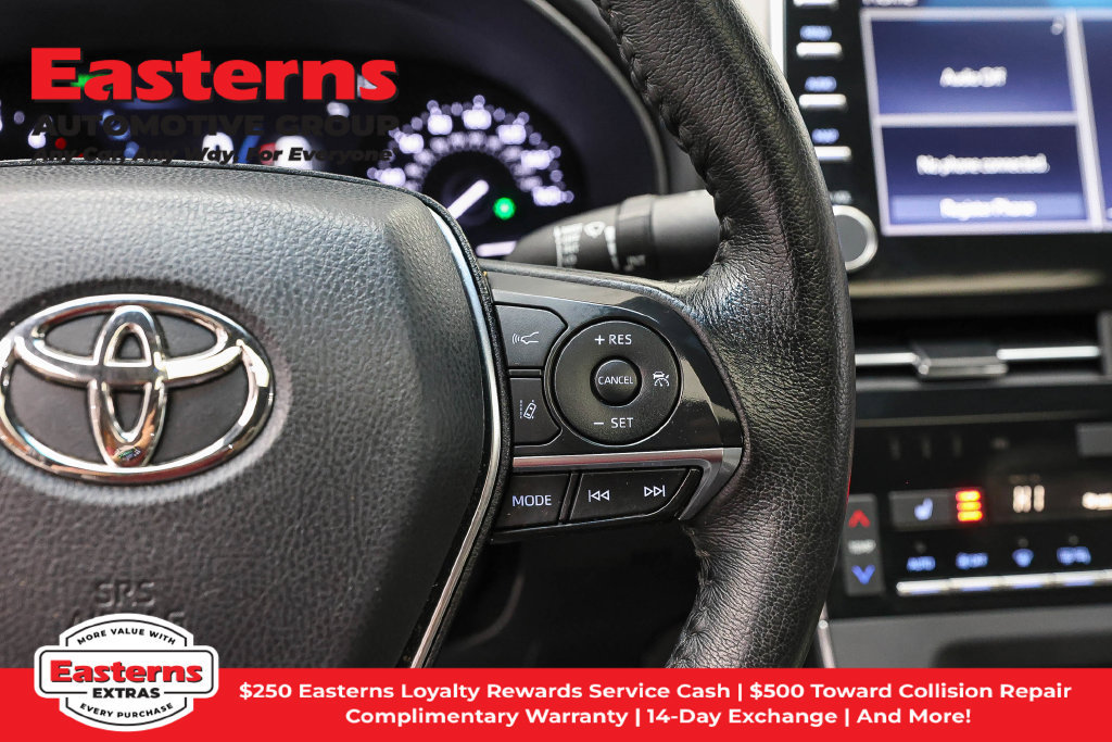 Used 2022 Toyota Avalon XLE w/ Moonroof Package FWD image 17