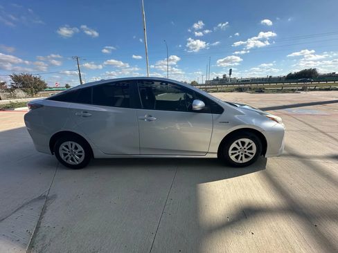 Used 2016 Toyota Prius Two image 6
