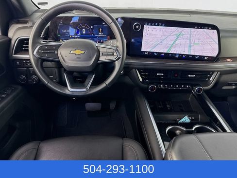 Used 2025 Chevrolet Suburban LT RWD image 24