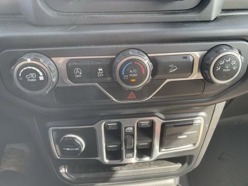 Used 2018 Jeep Wrangler Unlimited Sport S image 18