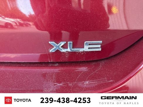 Used 2021 Toyota Highlander XLE image 12