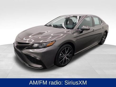 Used 2024 Toyota Camry SE image 4