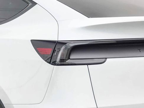 Used 2026 Tesla Model Y 2WD image 7