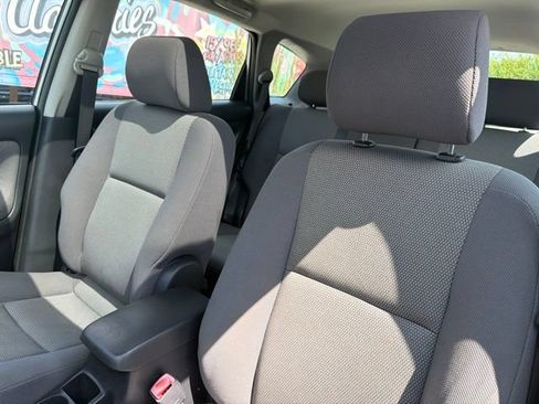 Used 2007 Pontiac Vibe w/ Sun And Sound Package FWD image 14