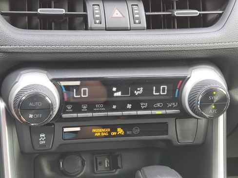Used 2019 Toyota RAV4 XLE Premium FWD image 30