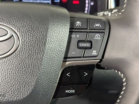Used 2025 Toyota Camry SE w/ Convenience Package FWD image 25
