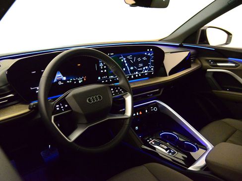 Certified 2025 Audi Q5 Premium w/ Convenience Package image 25