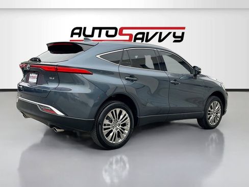 Used 2024 Toyota Venza XLE AWD/4WD image 7