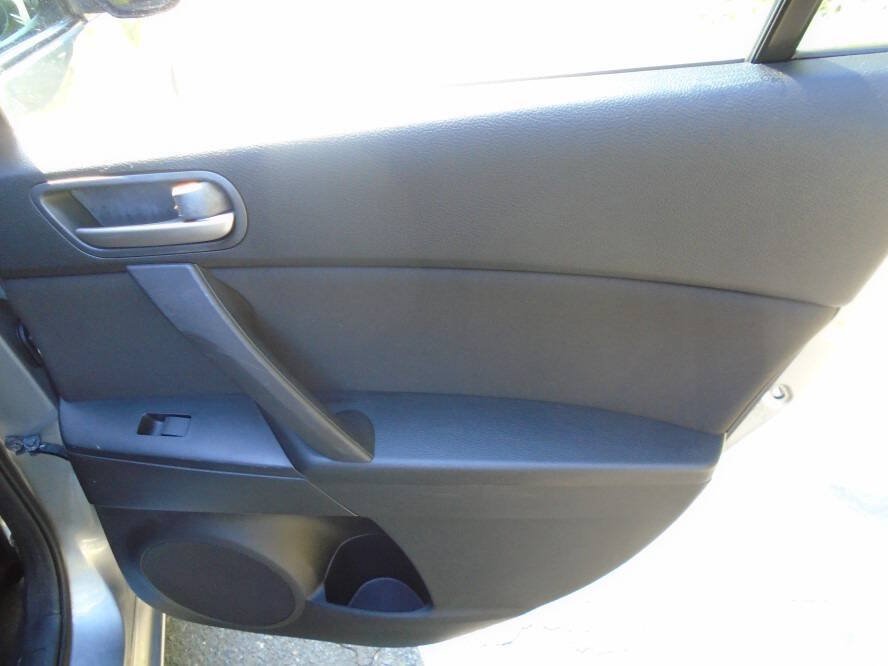 Used 2013 MAZDA MAZDA3 i SV FWD image 20