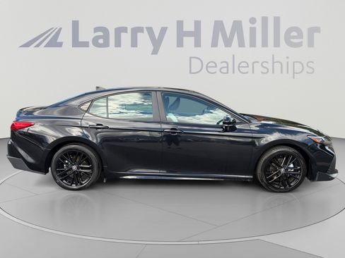 Used 2025 Toyota Camry SE FWD image 6