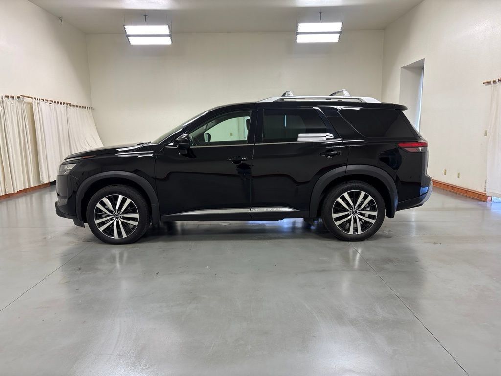 Used 2025 Nissan Pathfinder Platinum w/ Cargo Package FWD image 5