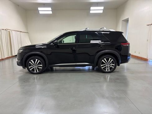 Used 2025 Nissan Pathfinder Platinum w/ Cargo Package FWD image 5