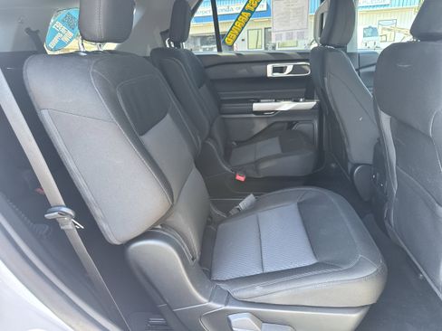 Used 2022 Ford Explorer XLT AWD/4WD image 13