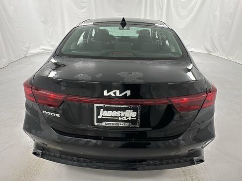 Used 2024 Kia Forte LXS w/ LXS Technology Package image 4