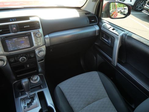 Used 2016 Toyota 4Runner SR5 AWD/4WD image 11