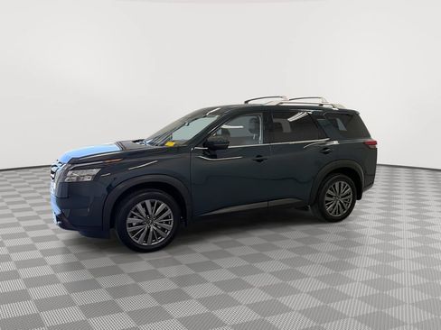 Certified 2025 Nissan Pathfinder SL w/ SL Premium Package FWD image 5