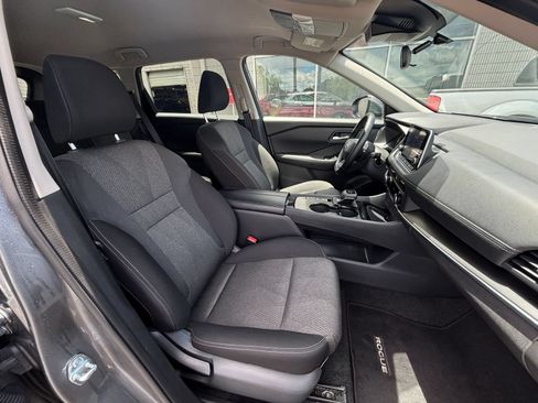 Used 2025 Nissan Rogue SV FWD image 38