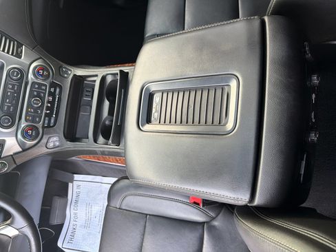 Used 2020 Chevrolet Suburban Premier AWD/4WD image 30