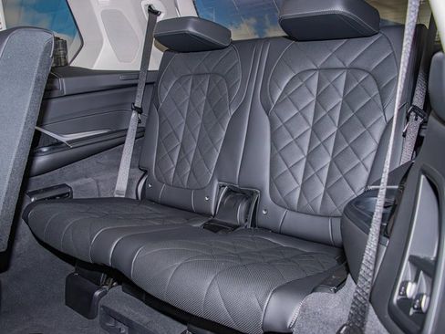 Certified 2025 BMW X7 xDrive40i image 23