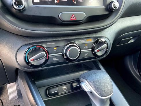 Used 2025 Kia Soul LX FWD image 23