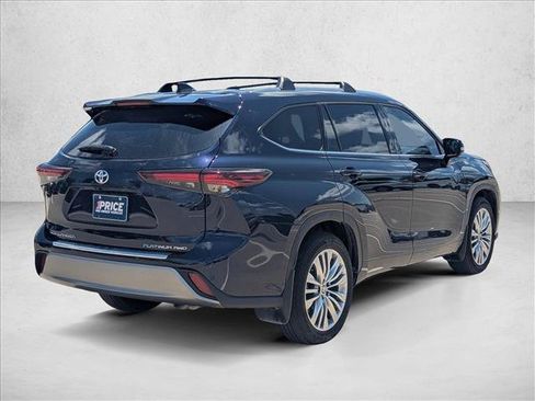 Used 2026 Toyota Highlander Platinum AWD/4WD image 5