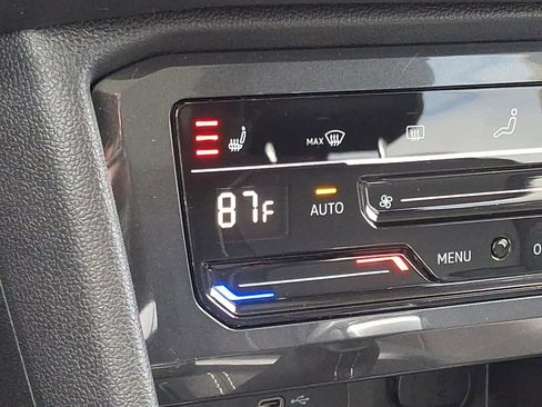 Used 2023 Volkswagen Tiguan SE image 30