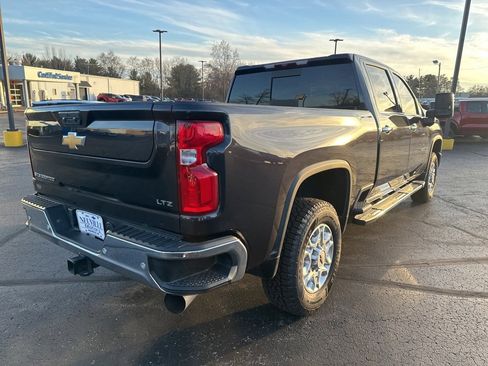 Used 2024 Chevrolet Silverado 2500 LTZ w/ LTZ Convenience Package image 3