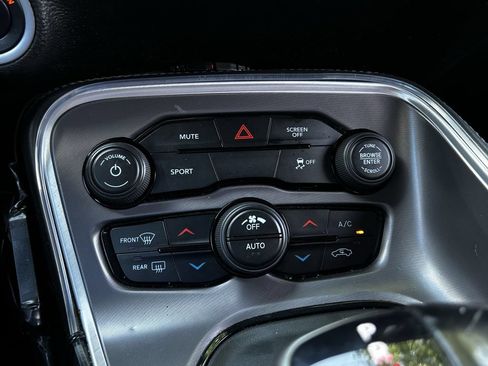 Used 2020 Dodge Challenger SXT RWD image 18
