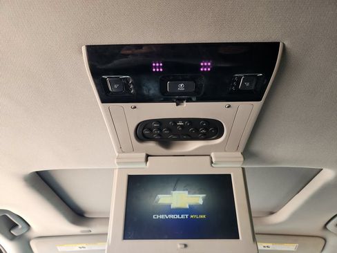 Used 2019 Chevrolet Suburban LT RWD image 19