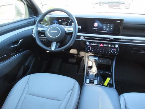 Used 2025 Hyundai Santa Cruz Limited image 13