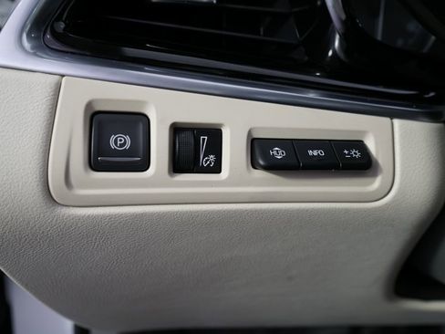 Used 2023 Cadillac XT6 Premium Luxury w/ Technology Package AWD/4WD image 25