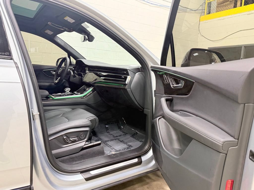Used 2025 Audi Q7 3.0T Prestige AWD/4WD image 45