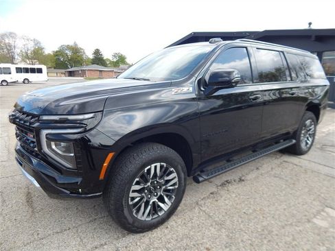 Used 2026 Chevrolet Suburban Z71 w/ Comfort Package AWD/4WD image 3