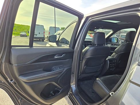 Used 2023 Jeep Grand Cherokee Altitude AWD/4WD image 29