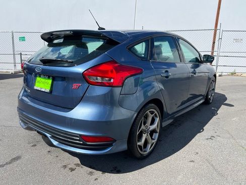 Used 2018 Ford Focus ST FWD image 4