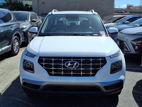 New 2026 Hyundai Venue SEL FWD image 7