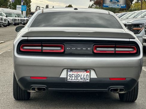 Used 2018 Dodge Challenger SXT image 7
